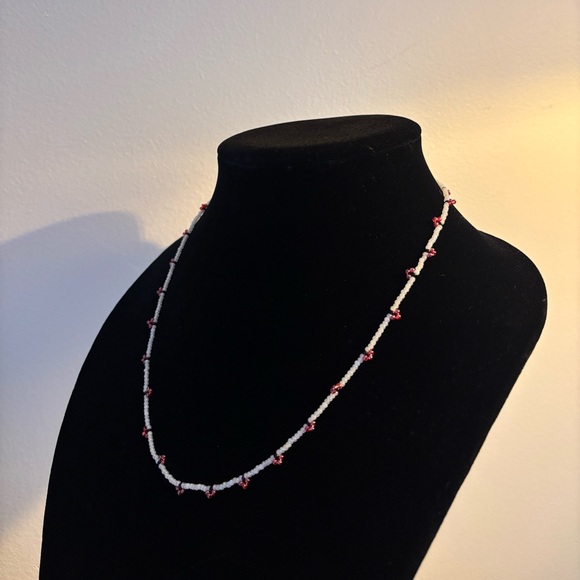 Elegant White and Pink Beaded Necklace - Picture 5 of 7